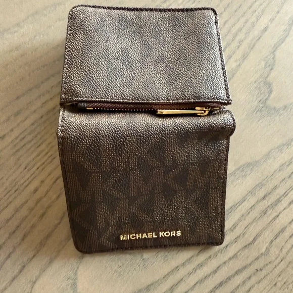 Michael Kors Monogram Wallet – Rich Brown & Tan | Elegant & Compact - Picture 2 of 6